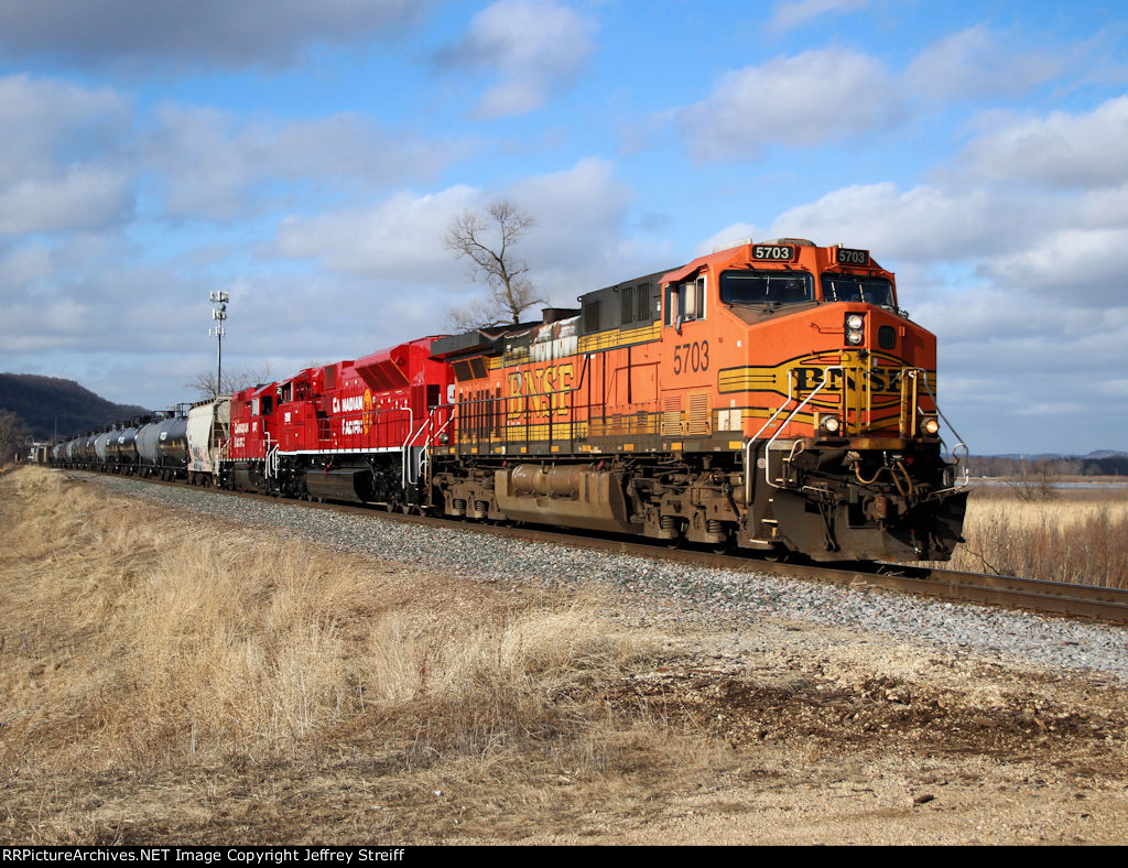 BNSF 5703